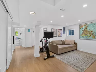 Entry Foyer Photo of 3730 Windsor Street, Vancouver, BC