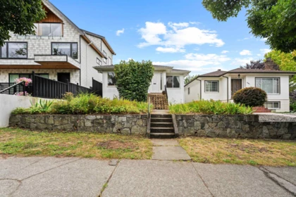 2608 E 4th Avenue, Vancouver, BC, Vancouver — Single Family Residence for sale