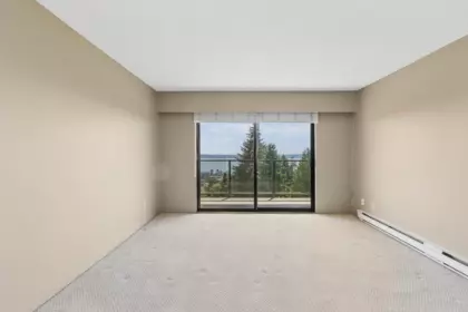 Office / Den Photo of 8 2206 Folkestone Way, West Vancouver, BC