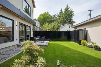 Backyard Photo of 2 4549 W 11th Avenue, Vancouver, BC
