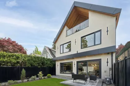 Hot Tub / Spa Photo of 2 4549 W 11th Avenue, Vancouver, BC