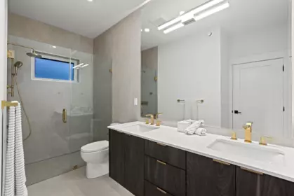 Powder Room Photo of 2 4549 W 11th Avenue, Vancouver, BC