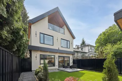 Swimming Pool Photo of 2 4549 W 11th Avenue, Vancouver, BC