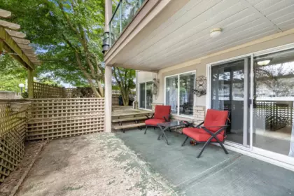 Staircase Photo of 104 20433 53 Avenue, Langley, BC