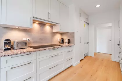 Kitchen Island Photo of 1B 1500 Alberni Street, Vancouver, BC