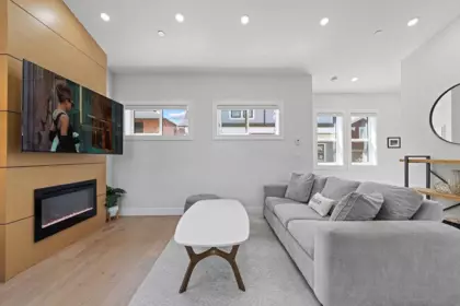 Entry Foyer Photo of 1313 E 20th Avenue, Vancouver, BC