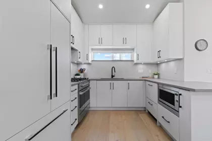 Kitchen Island Photo of 1313 E 20th Avenue, Vancouver, BC