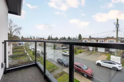 Hot Tub / Spa Photo of 4 7353 12th Avenue, Burnaby, BC