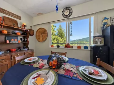 Breakfast Nook Photo of 31081 Silverhill Road, Mission, BC