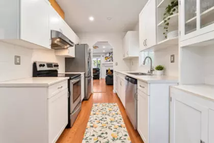 Kitchen Photo of 1 2081 Winfield Drive, Abbotsford, BC