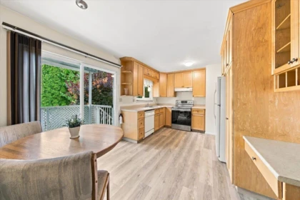 Kitchen Photo of 14790 55 Avenue, Surrey, BC