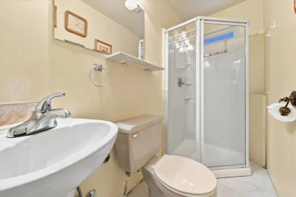 Powder Room Photo of 14790 55 Avenue, Surrey, BC