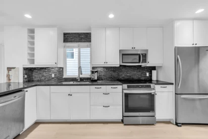 Kitchen Island Photo of 3638 Maginnis Avenue, North Vancouver, BC