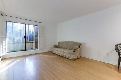 210 13316 Old Yale Road, Surrey, BC, Surrey — Apartment/Condo for sale