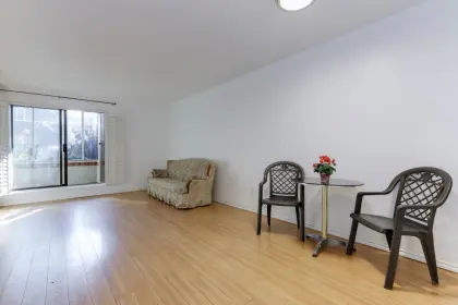 210 13316 Old Yale Road, Surrey, BC, Surrey — Apartment/Condo for sale