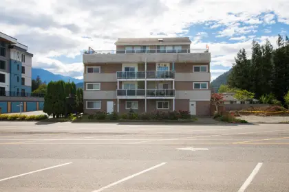 4 450 Esplanade Avenue, Harrison Hot Springs, BC, Harrison hot springs — Apartment/Condo for sale