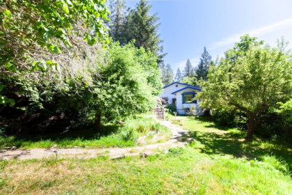 Basement Recreation Room Photo of 370 Maple Drive, Mayne Island, BC