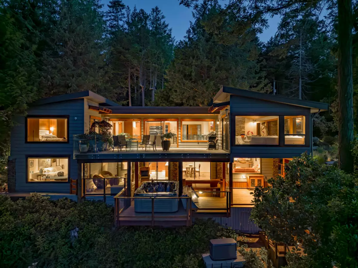 Living Room Photo of 7909 Bedwell Drive, Pender Island, BC