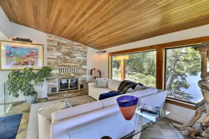 Entry Foyer Photo of 7909 Bedwell Drive, Pender Island, BC