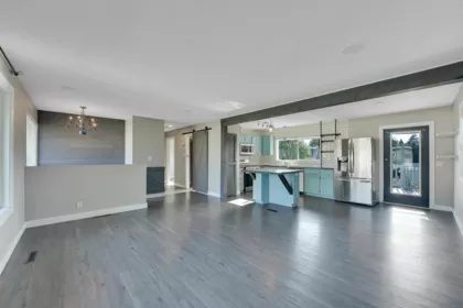Entry Foyer Photo of 10113 Manor Drive, Chilliwack, BC