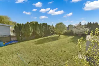 Primary Bathroom Photo of 10113 Manor Drive, Chilliwack, BC