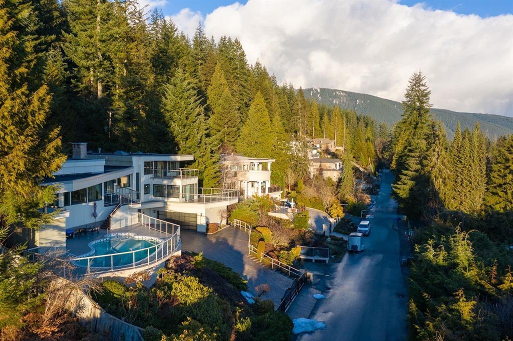 Family Room Photo of 1151 Millstream Road, West Vancouver, BC