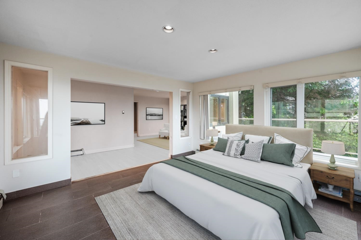 Guest Bathroom Photo of 1151 Millstream Road, West Vancouver, BC