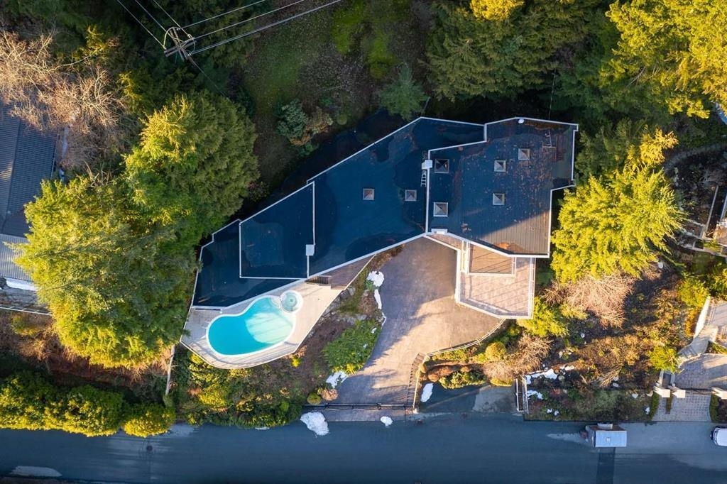 Living Room Photo of 1151 Millstream Road, West Vancouver, BC