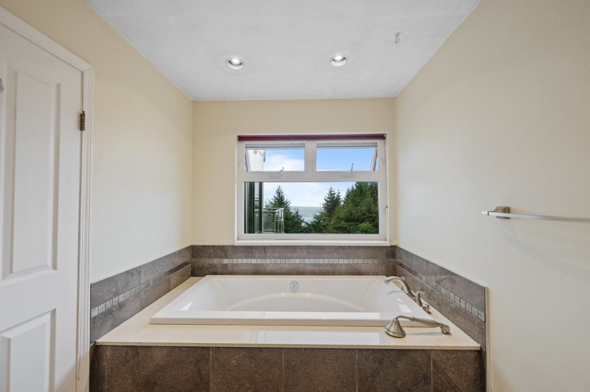 Office / Den Photo of 1151 Millstream Road, West Vancouver, BC