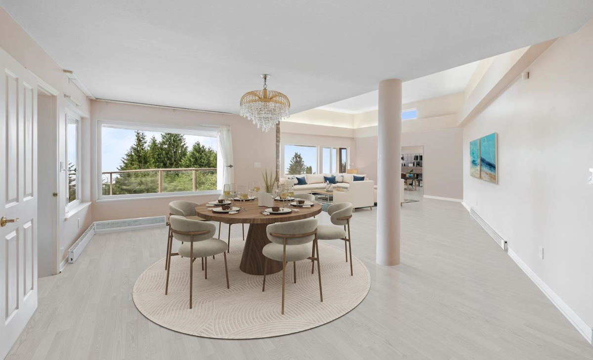 Walk-In Closet Photo of 1151 Millstream Road, West Vancouver, BC