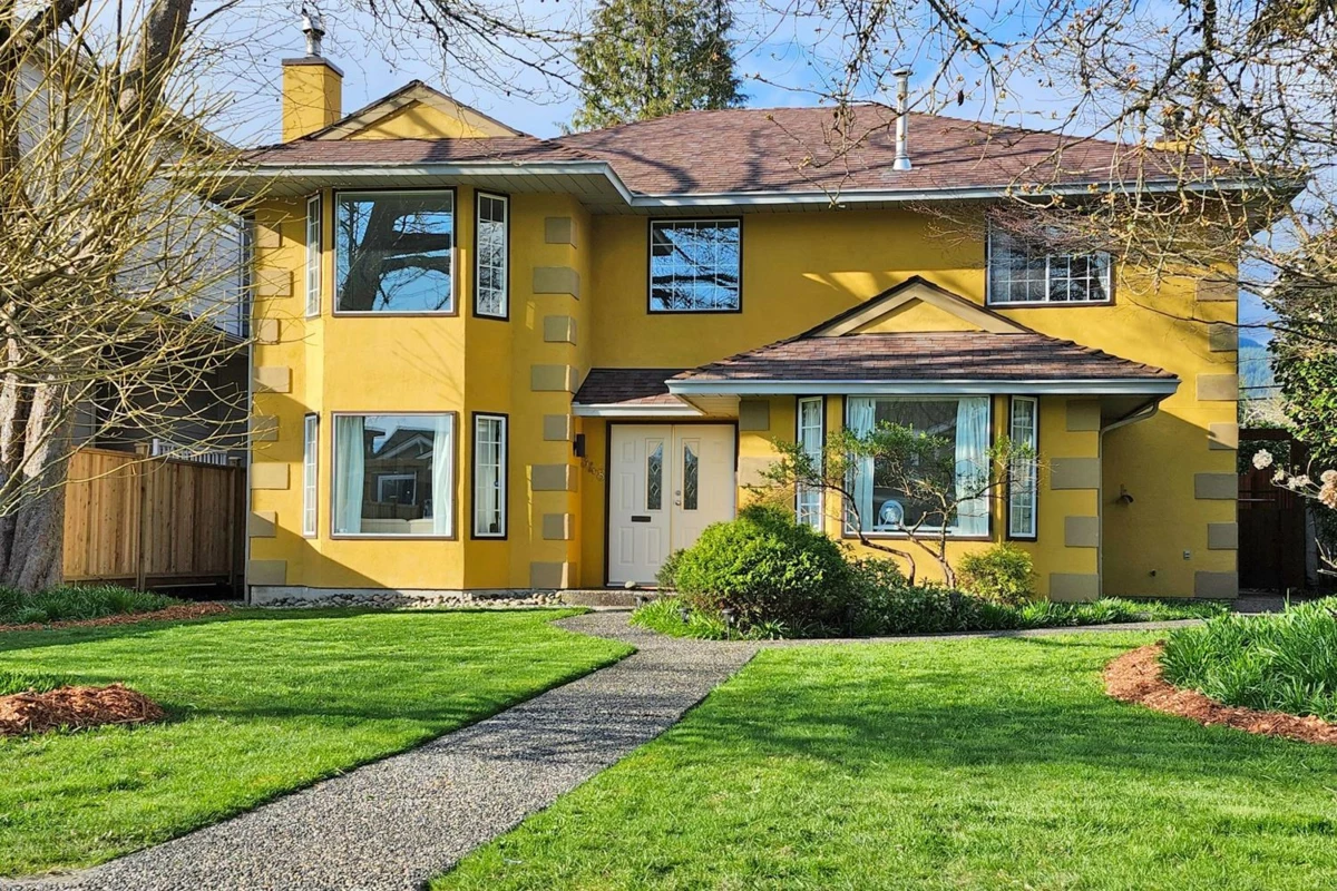 Exterior Front Photo of 348 E 17 Street, North Vancouver, BC