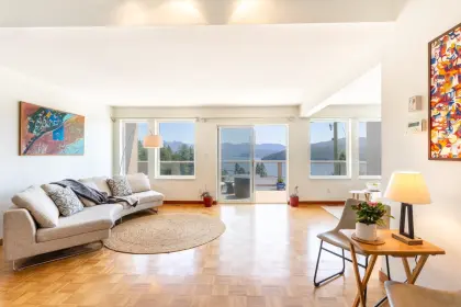 511 Central Avenue, Gibsons, BC, Gibsons — Single Family Residence for sale