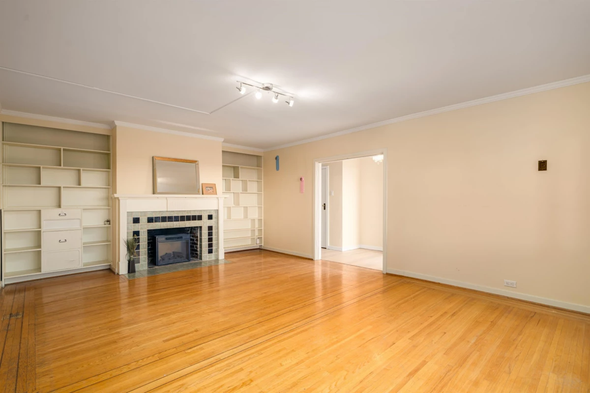 Breakfast Nook Photo of 1371 Mathers Avenue, West Vancouver, BC