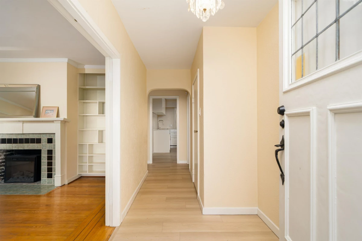 Family Room Photo of 1371 Mathers Avenue, West Vancouver, BC