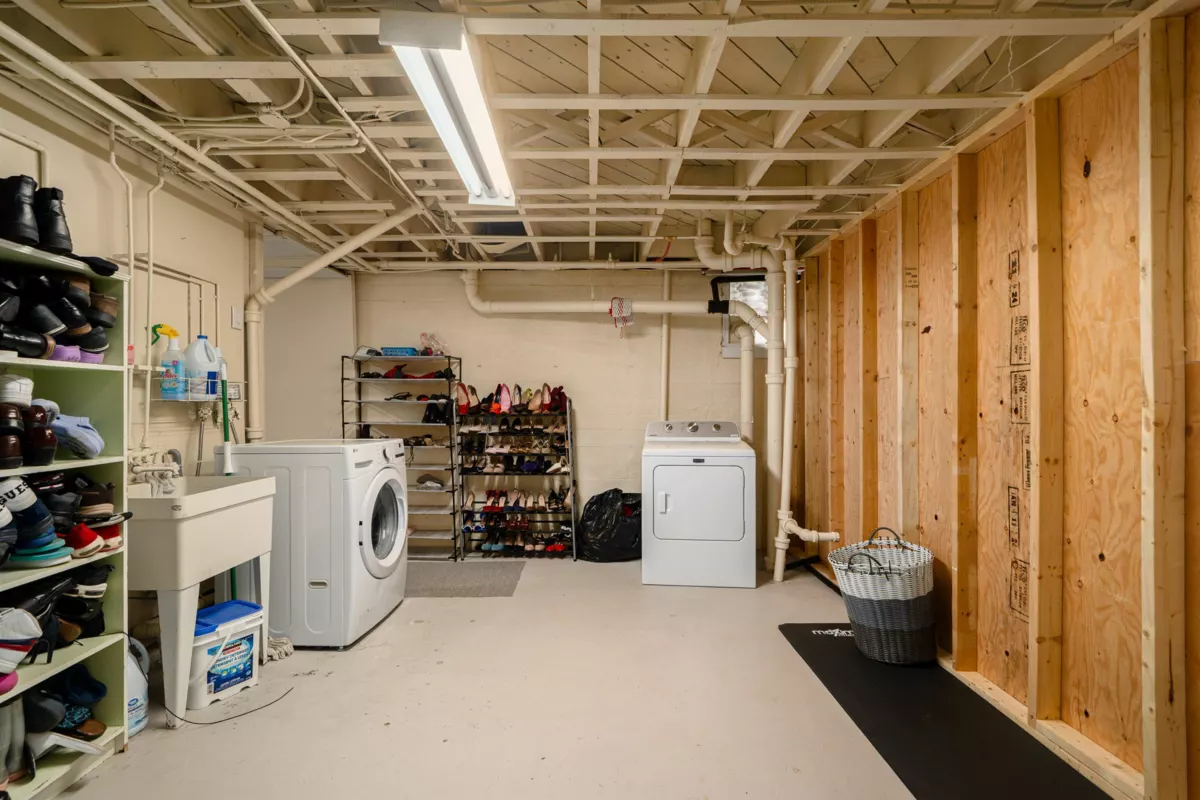 Front Yard Photo of 1371 Mathers Avenue, West Vancouver, BC