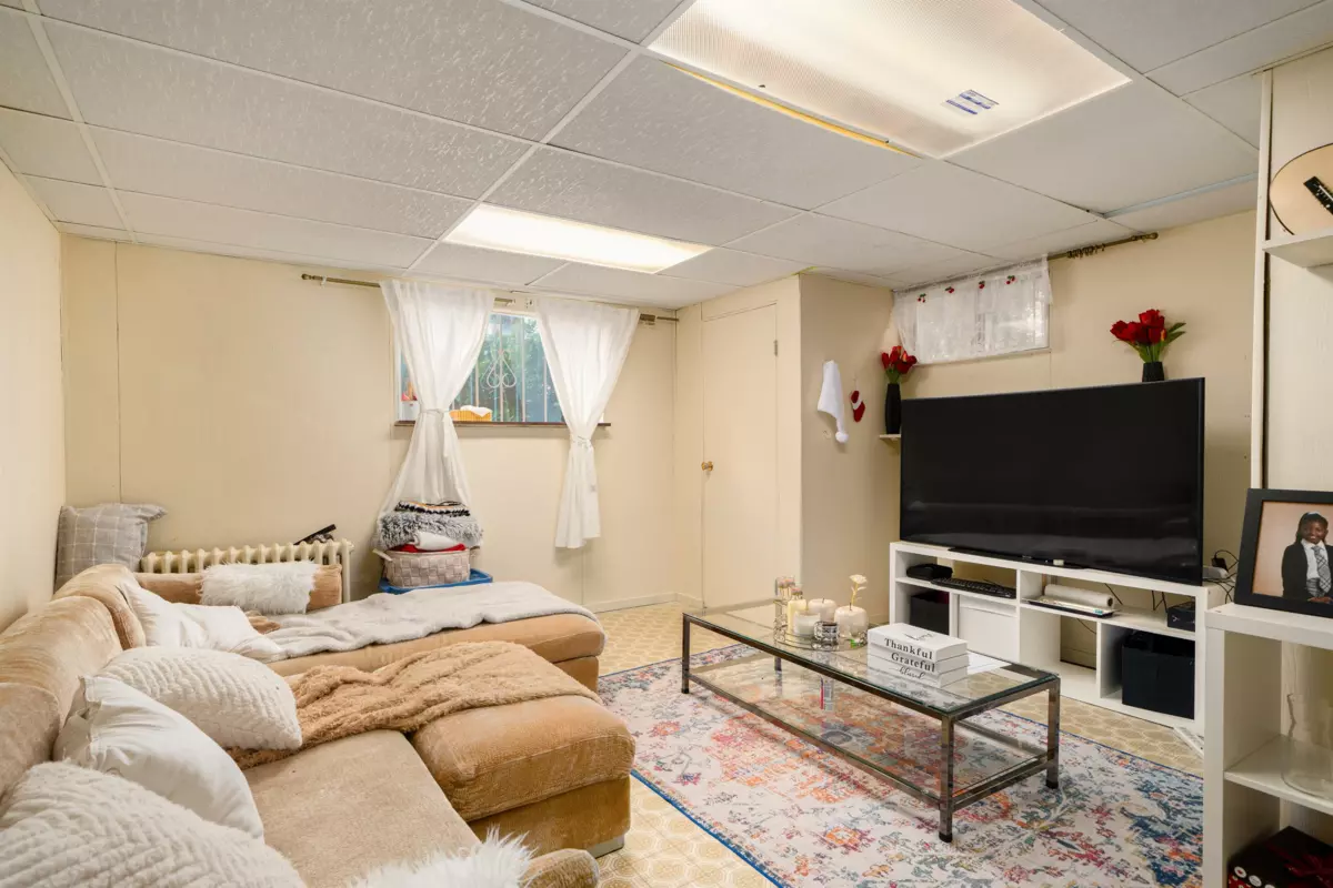 Garage Interior Photo of 1371 Mathers Avenue, West Vancouver, BC