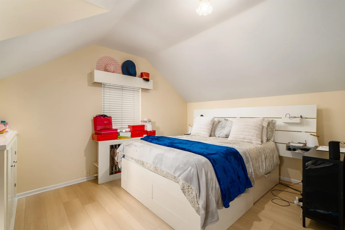 Laundry Room Photo of 1371 Mathers Avenue, West Vancouver, BC