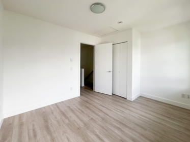 Primary Bathroom Photo of 105 548 Foster Avenue, Coquitlam, BC