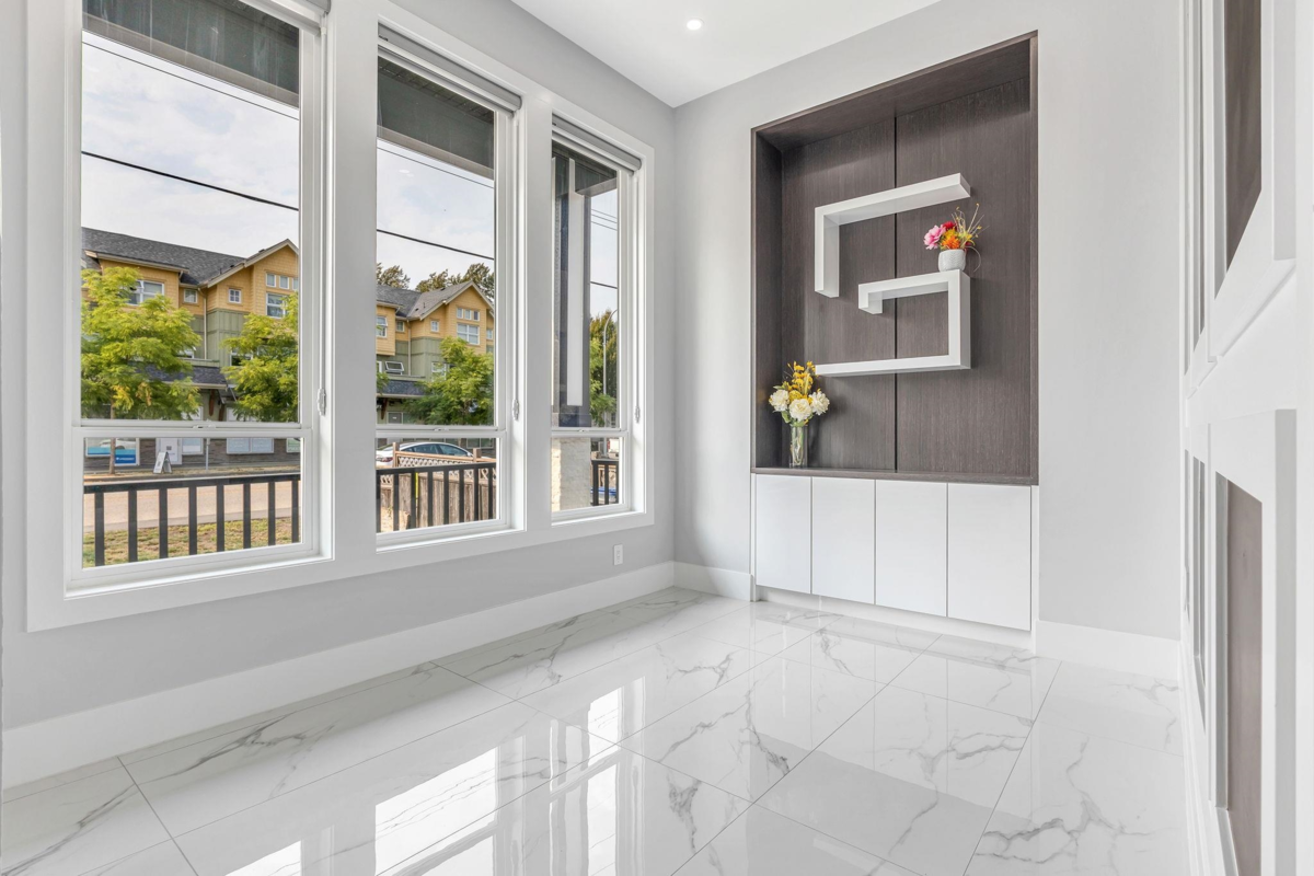 Kitchen Island Photo of 5950 168th Street, Surrey, BC