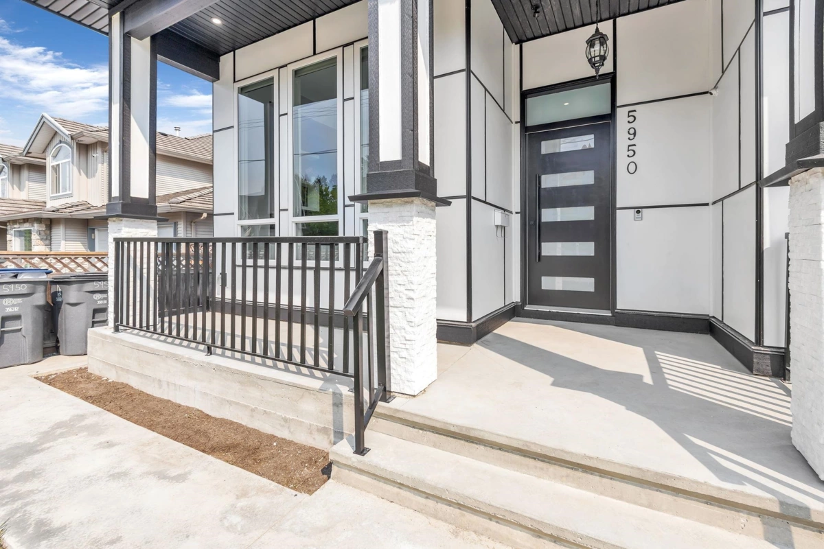 Kitchen Photo of 5950 168th Street, Surrey, BC