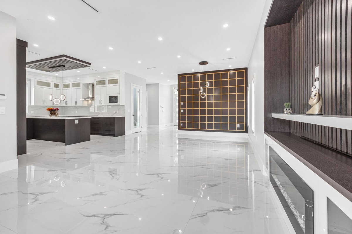 Walk-In Closet Photo of 5950 168th Street, Surrey, BC