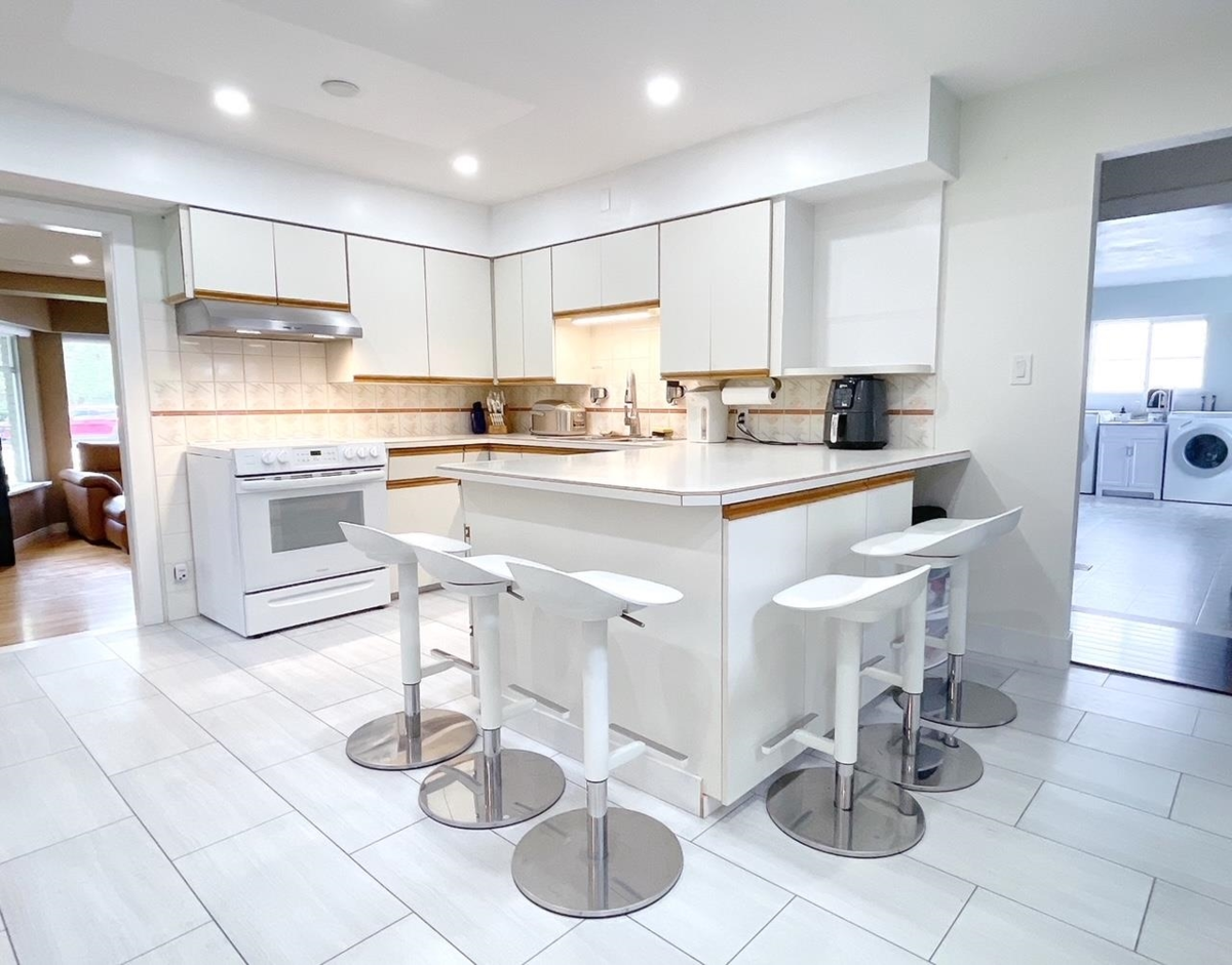 Breakfast Nook Photo of 677 Gatensbury Street, Coquitlam, BC