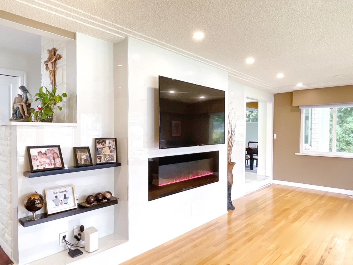 Kitchen Island Photo of 677 Gatensbury Street, Coquitlam, BC
