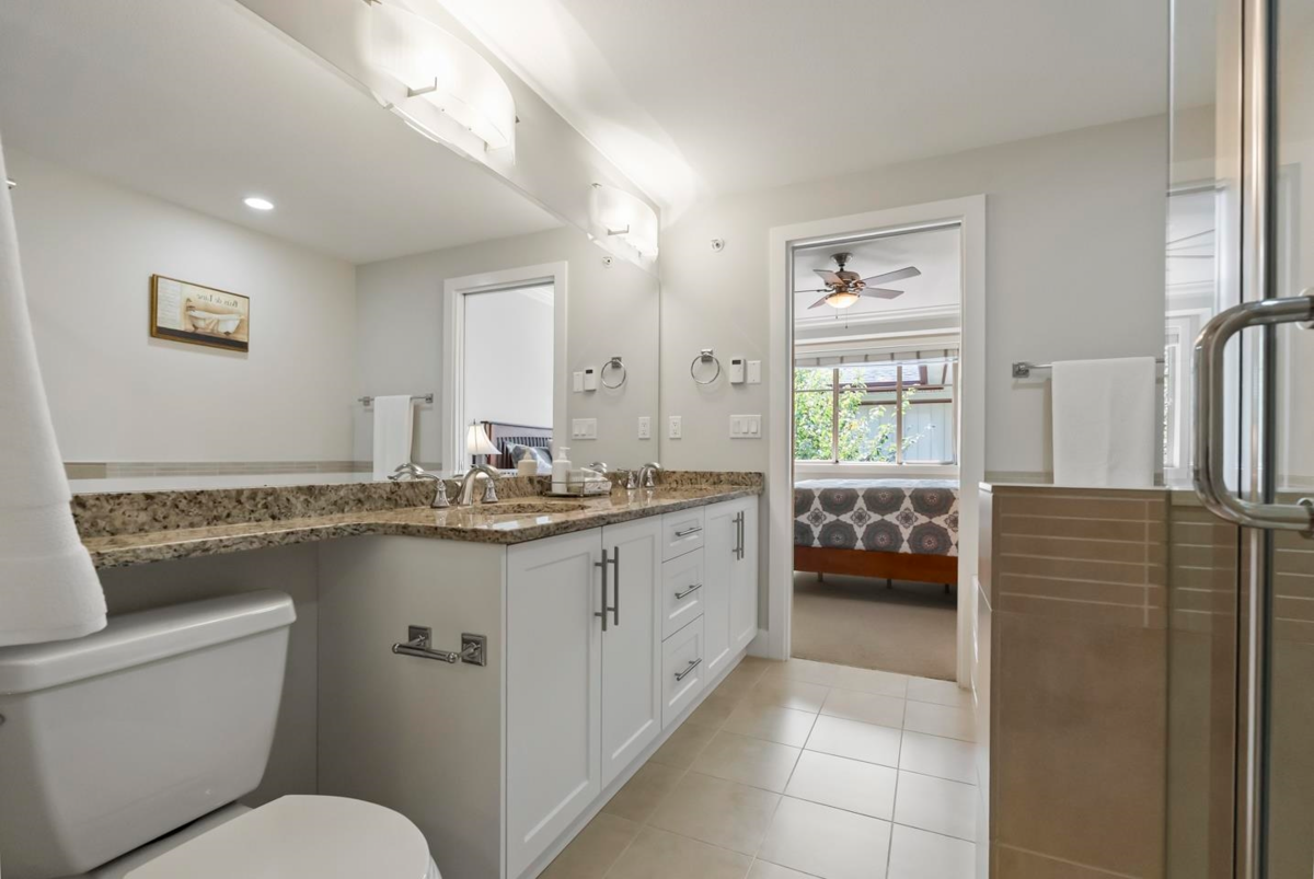 Entry Foyer Photo of 309 16433 64 Avenue, Surrey, BC