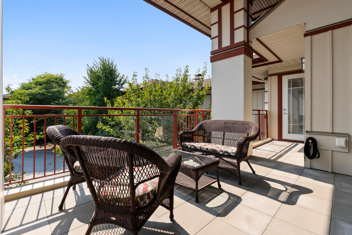 Front Yard Photo of 309 16433 64 Avenue, Surrey, BC