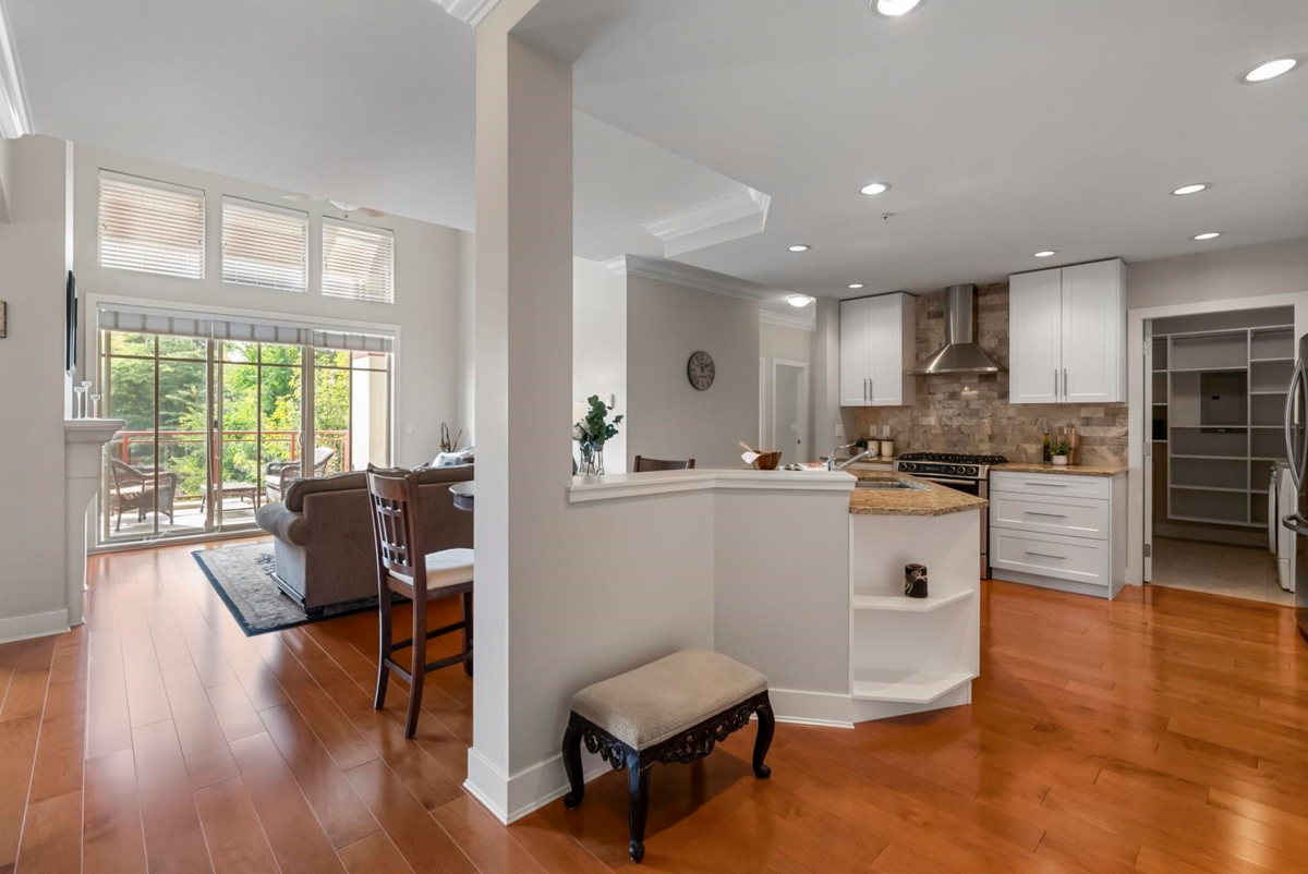 Kitchen Photo of 309 16433 64 Avenue, Surrey, BC