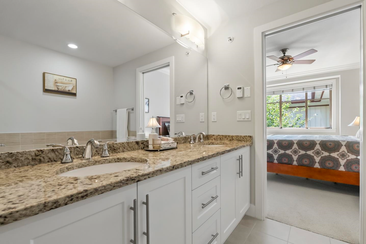 Mudroom Photo of 309 16433 64 Avenue, Surrey, BC