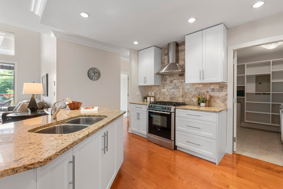 Primary Bathroom Photo of 309 16433 64 Avenue, Surrey, BC