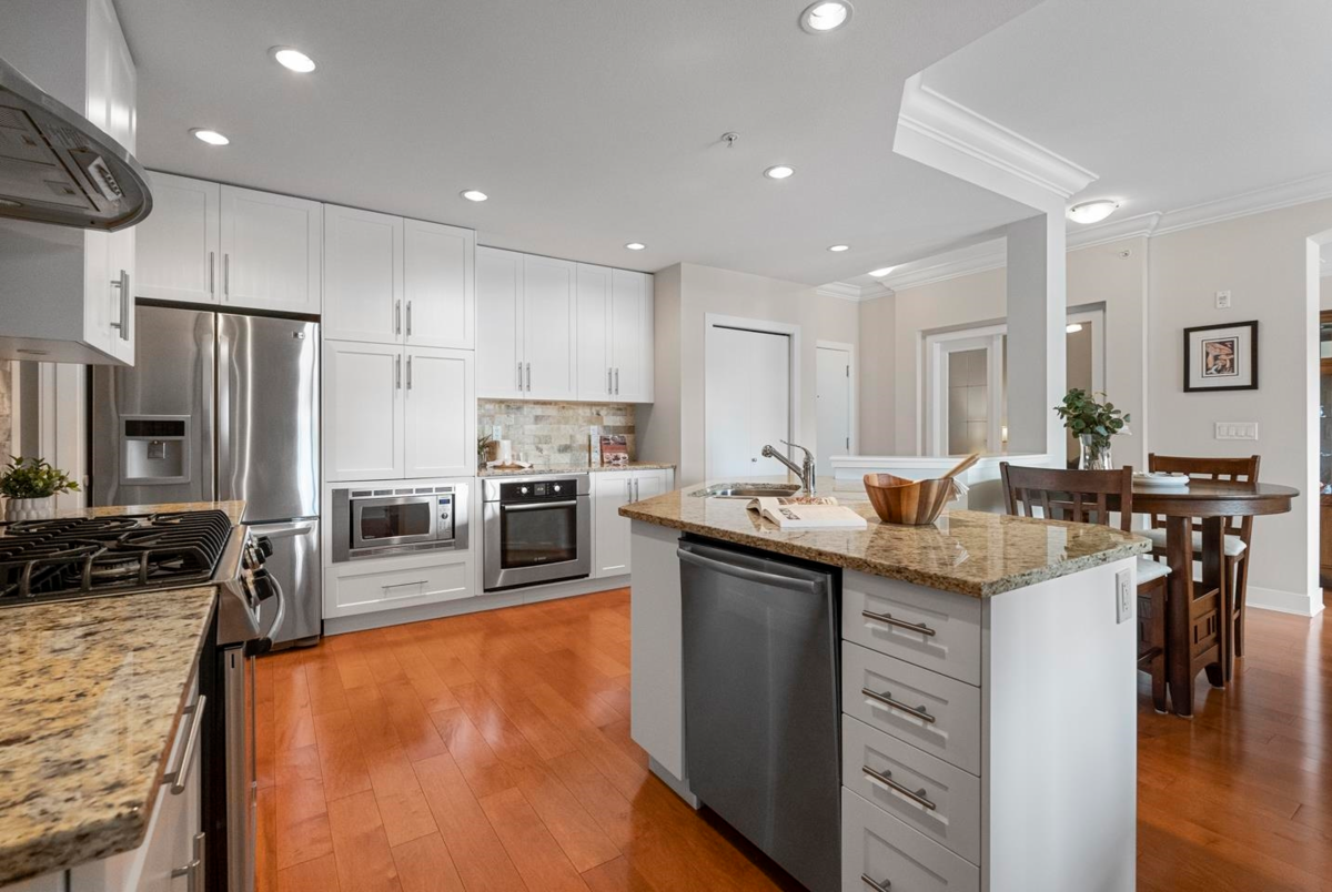 Walk-In Closet Photo of 309 16433 64 Avenue, Surrey, BC