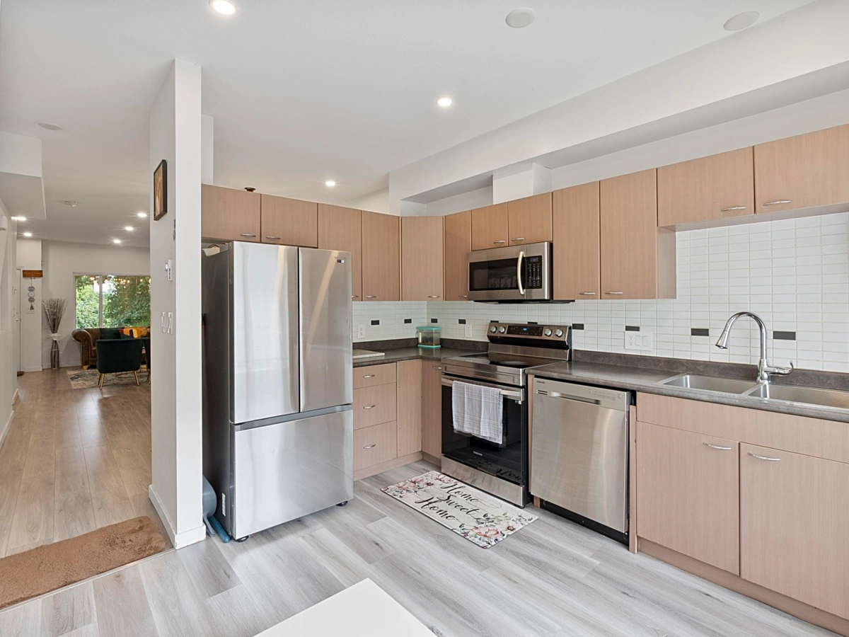 Dining Area Photo of 14 18701 66 Avenue, Surrey, BC